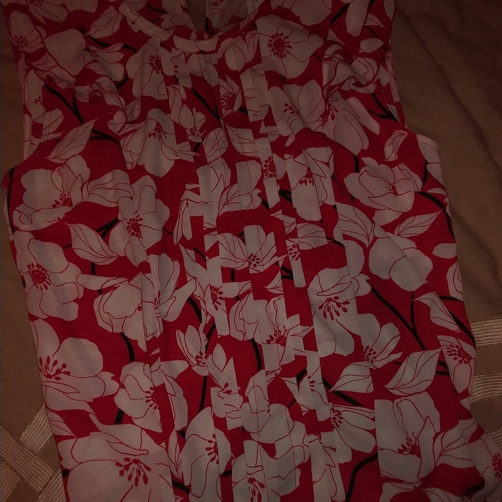 Red flowered blouse - Picture 2 of 3